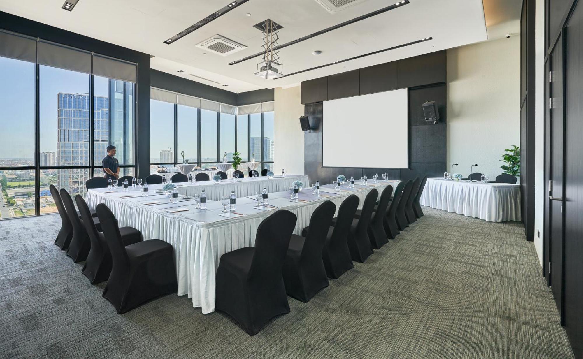 Luxcity Hotel & Apartment Phnom Penh Zewnętrze zdjęcie